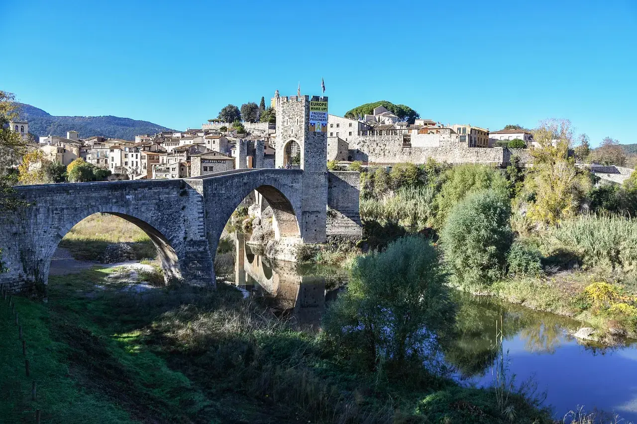 Web design — Besalú